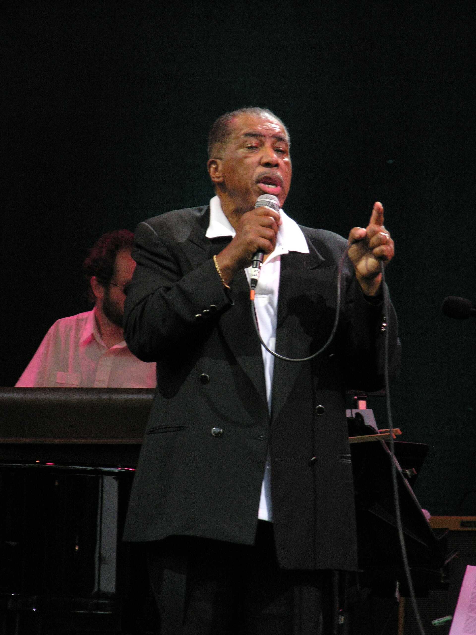 Imagem de referência de Ben E. King, descrito nos dados abertos como cantor, compositor e produtor musical norte-americano (1938–2015)