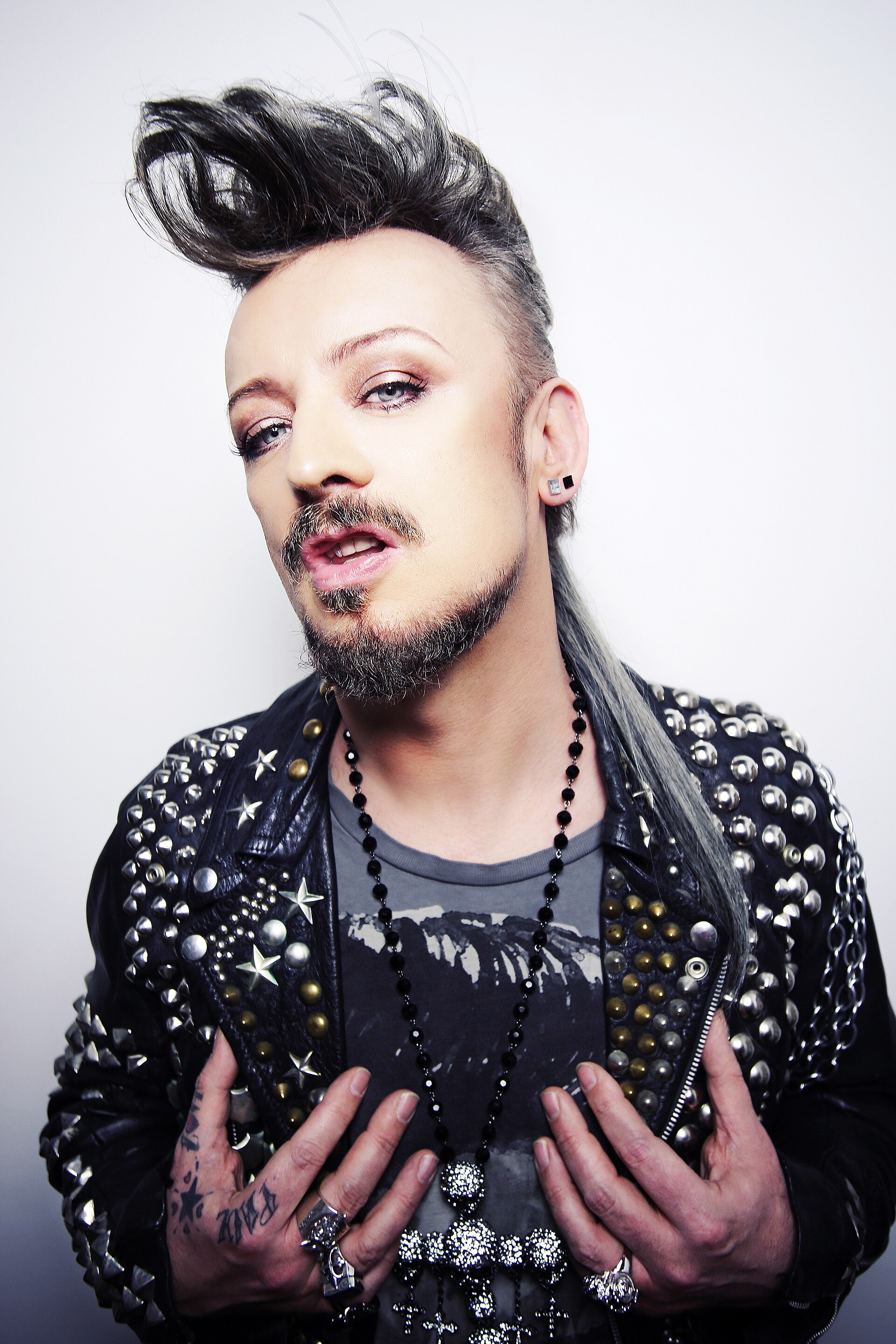 Imagem de referência de Boy George, descrito nos dados abertos como músico britânico
