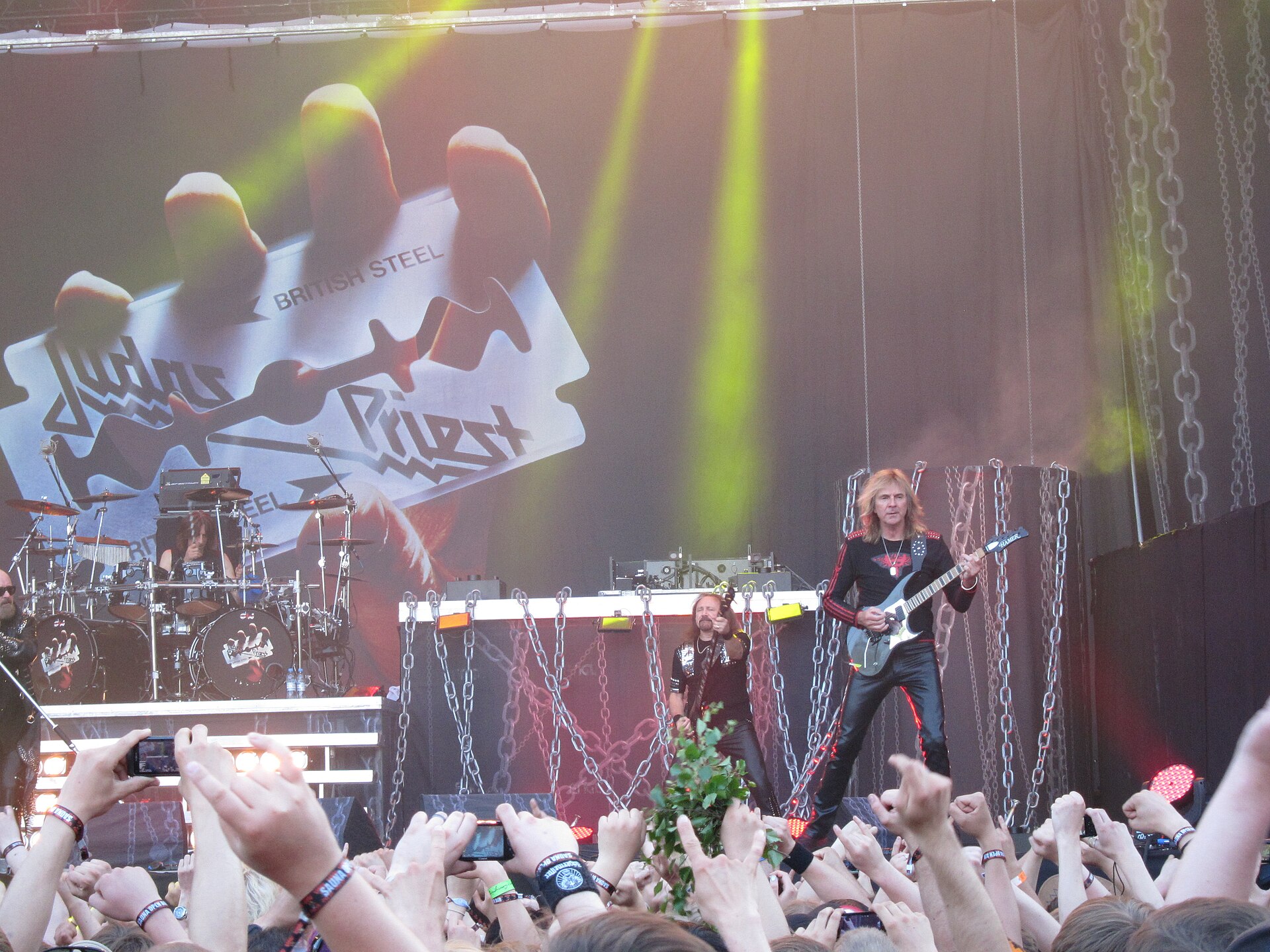 Imagem de referência de Glenn Tipton, descrito nos dados abertos como guitarrista inglês
