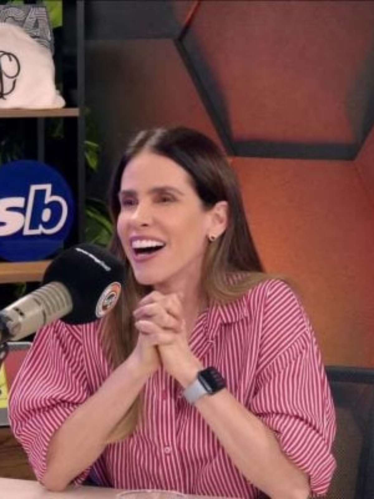 Joanna de Assis fecha com Charla Podcast após demissão da Globo