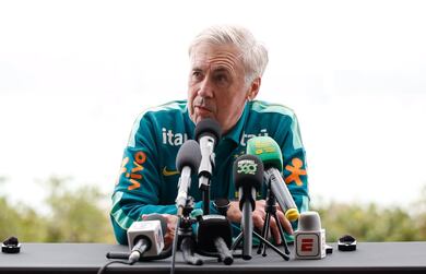 Depois do vexame na Copa, Ancelotti recomeça a longa caminhada até 2030. Quer provar sua tese. Que o Brasil pode jogar aberto. Sem meias criativos. Um risco