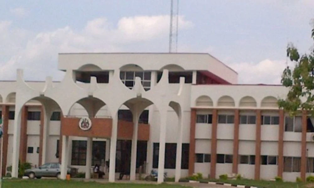 Imagem da matéria: Enchente em Anambra: Aluno desaparece enquanto polícia resgata nove