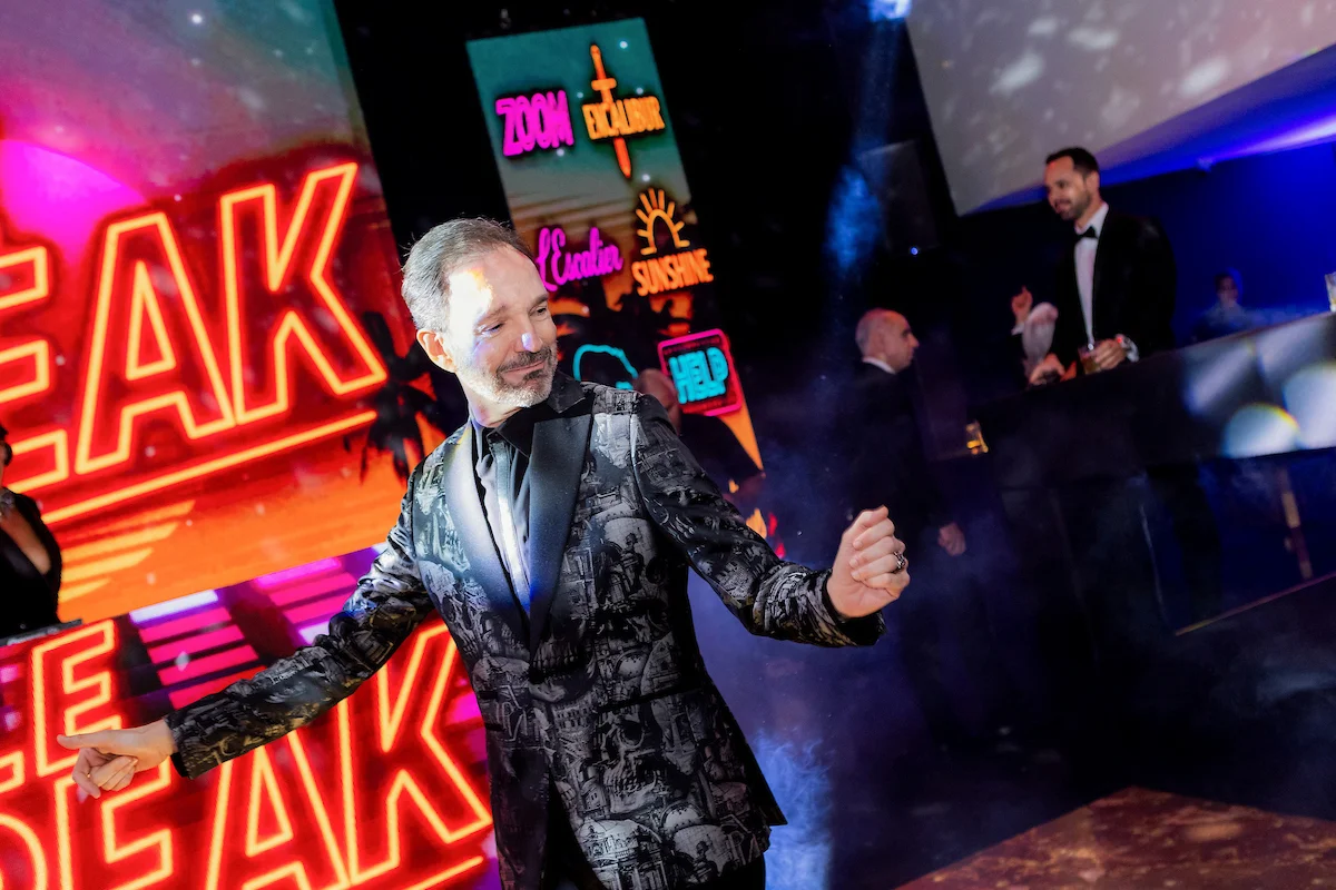 Homenagem a Amador Outerelo, colecionador de arte que tanto celebrou a vida