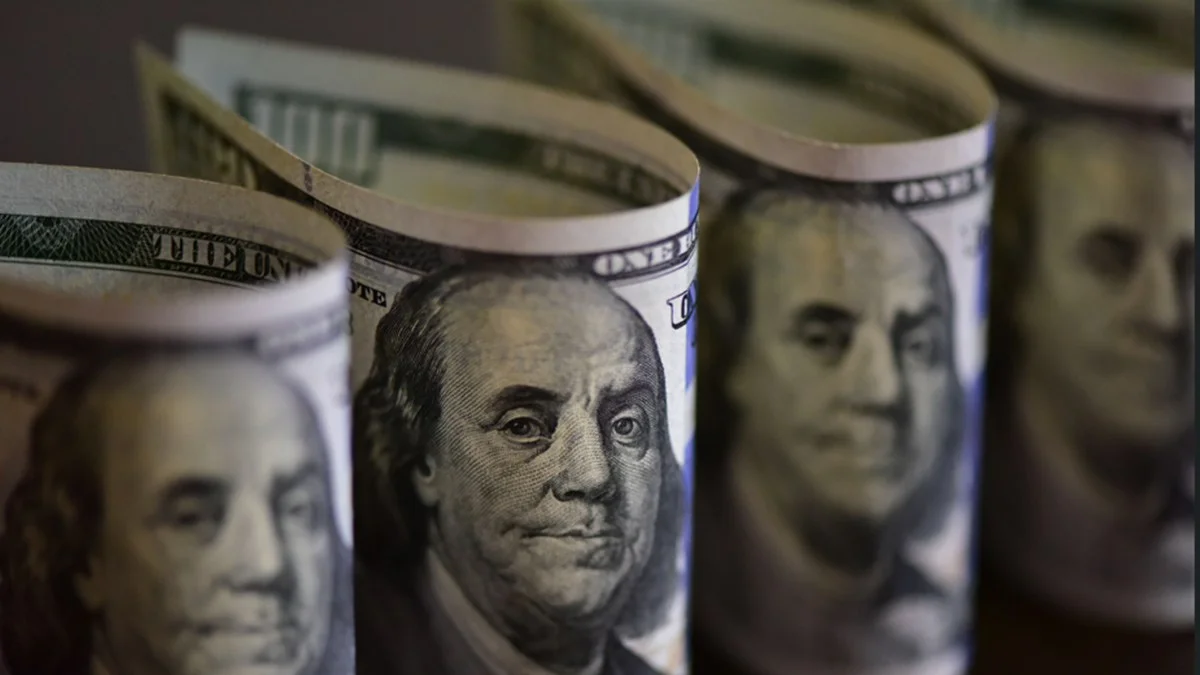Dólar sobe e Bolsa cai com alta do petróleo e encontro Trump-Xi Jinping
