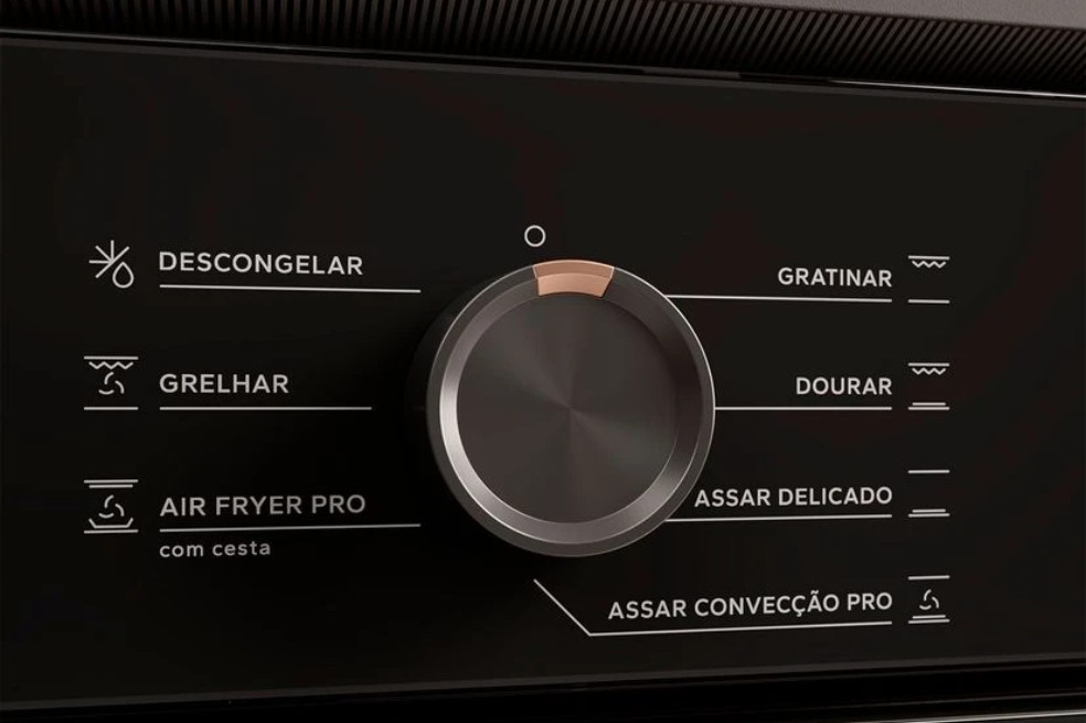 Brastemp lança forno com air fryer que promete batatas crocantes em minutos