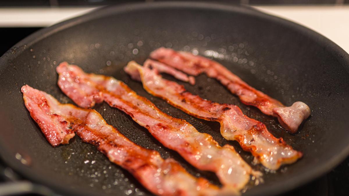 Depois de uma única porção de bacon no air fryer, parei de usar minha frigideira