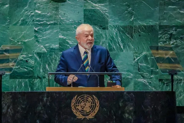 Lula se reúne com Mamdani, presidente do Uruguai e Bernie Sanders em NY