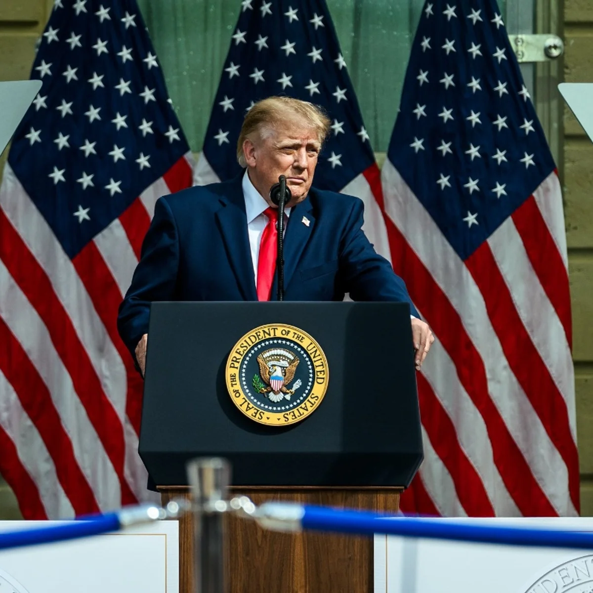 Trump volta a barrar jornalistas na Casa Branca mesmo após decisão judicial