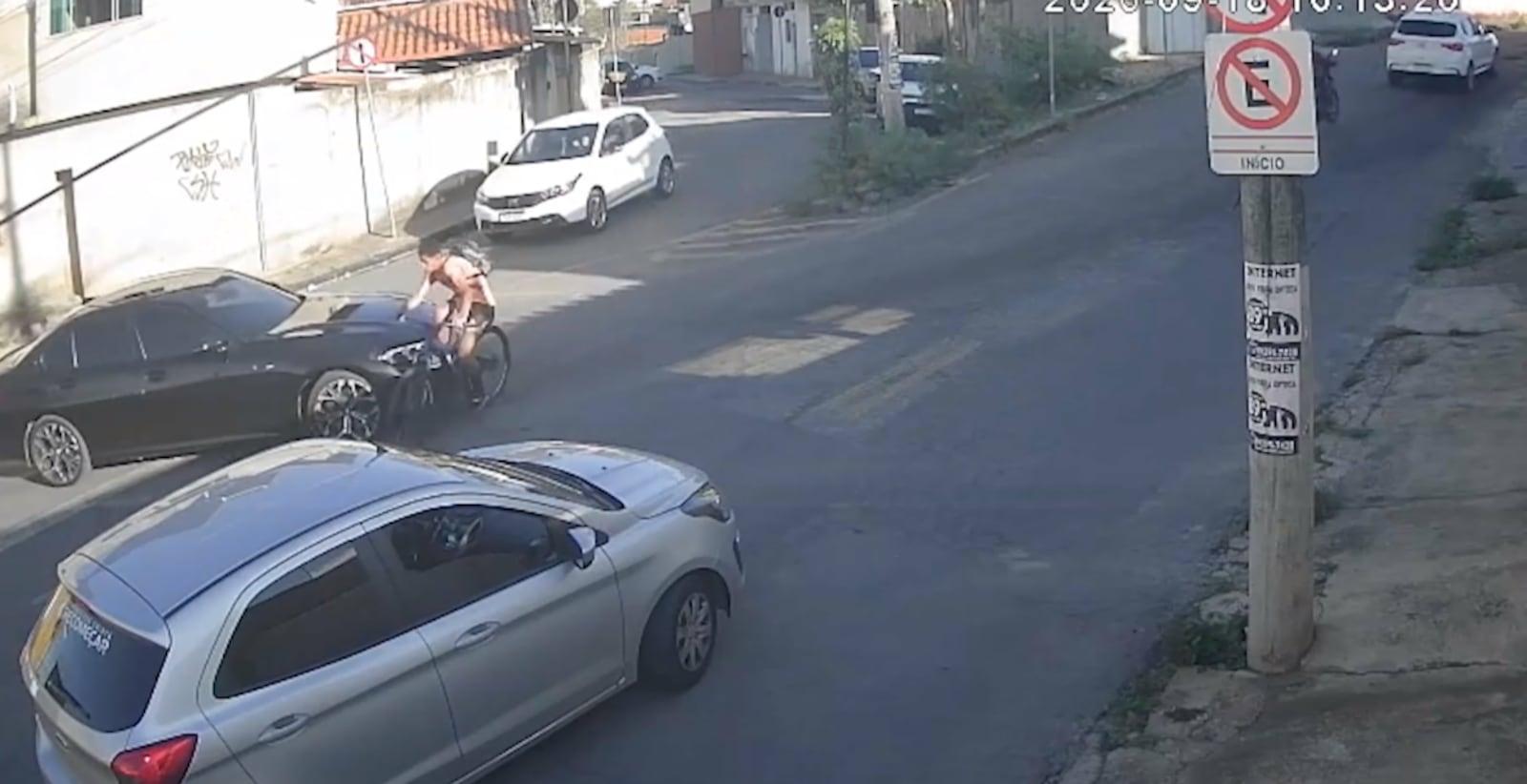Menino de 15 anos fica ferido após ser atropelado por uma BMW na Grande BH Reprodução/RECORD Minas