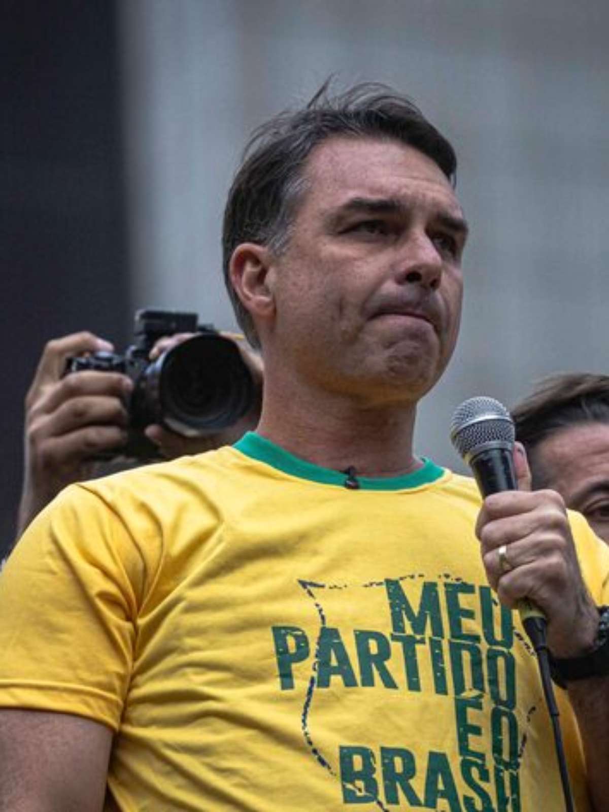 Flávio Bolsonaro defende manutenção de apostas esportivas, mas fala em por fim ao jogo do tigrinho