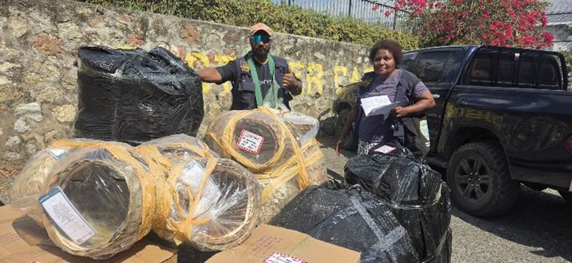 PNG eBook co-founder, Kevin Lillie and logistics coordinator Mary Kula, picking up the 340 baskets from Air Niugini cargo in Port Moresby upon their arrival from Manus.
