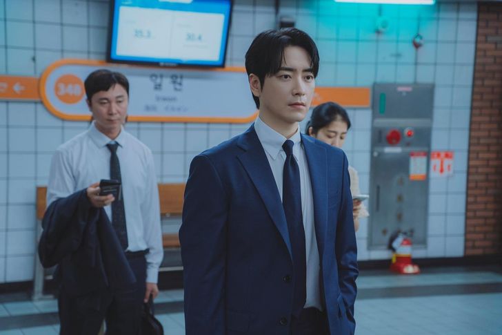 Lee Jun-hyuk in scene from Tving's original series “The Ordinary Jackpot ”/ Courtesy of Tving