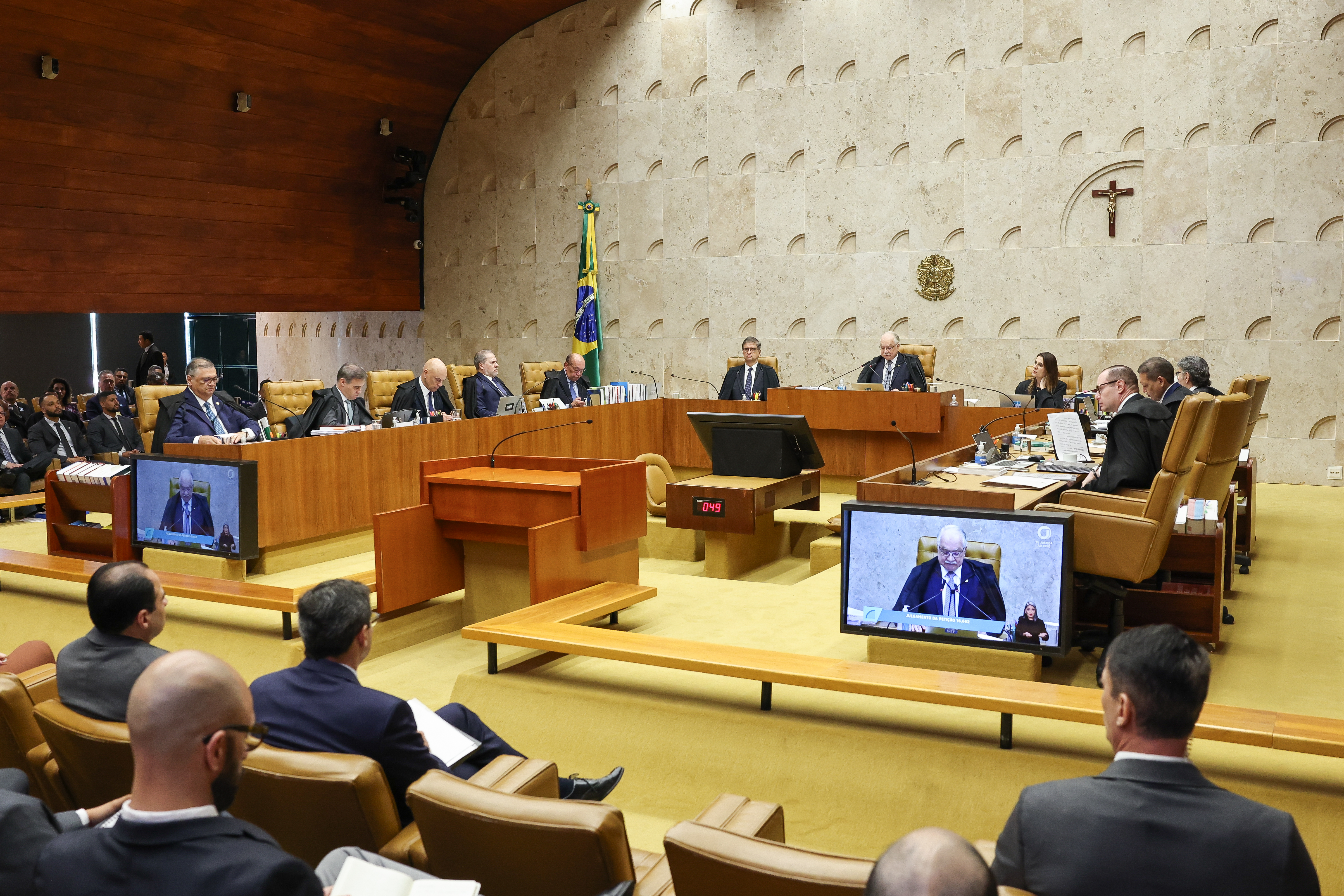 Crise no STF, desgaste no TSE e escândalos no STJ expõem Judiciário