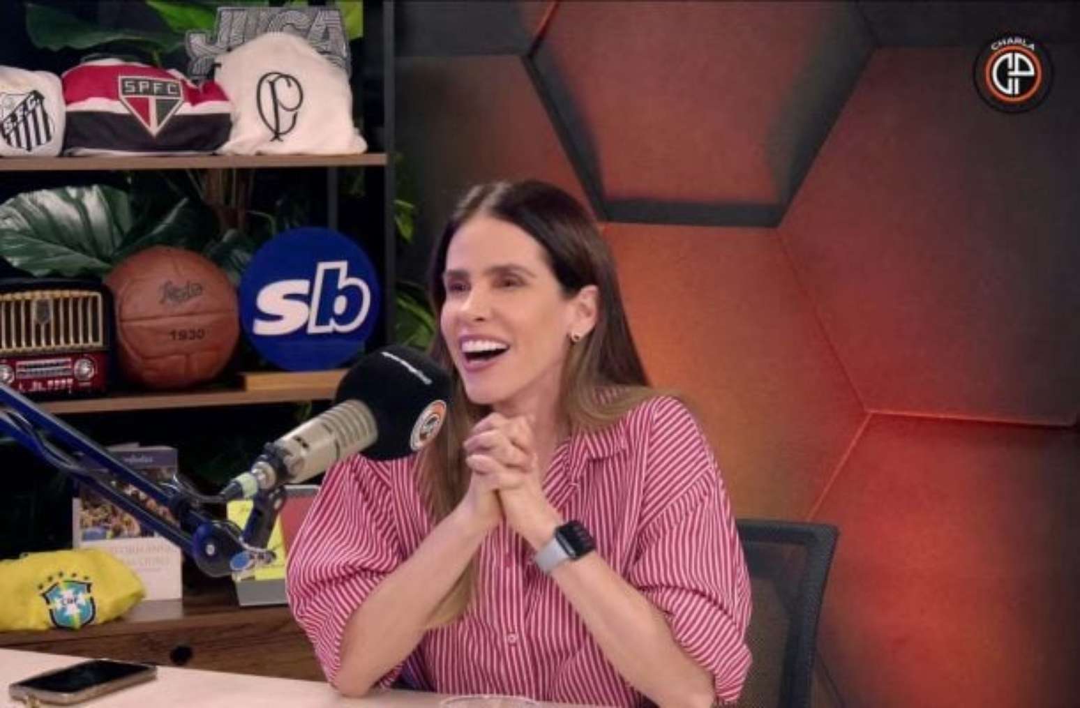 Joanna de Assis refor&ccedil;a o Charla Podcast &ndash;