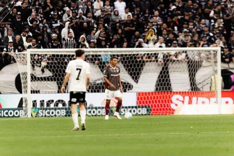 Torcida do Corinthians faz novo protesto após mais uma derrota no Brasileirão