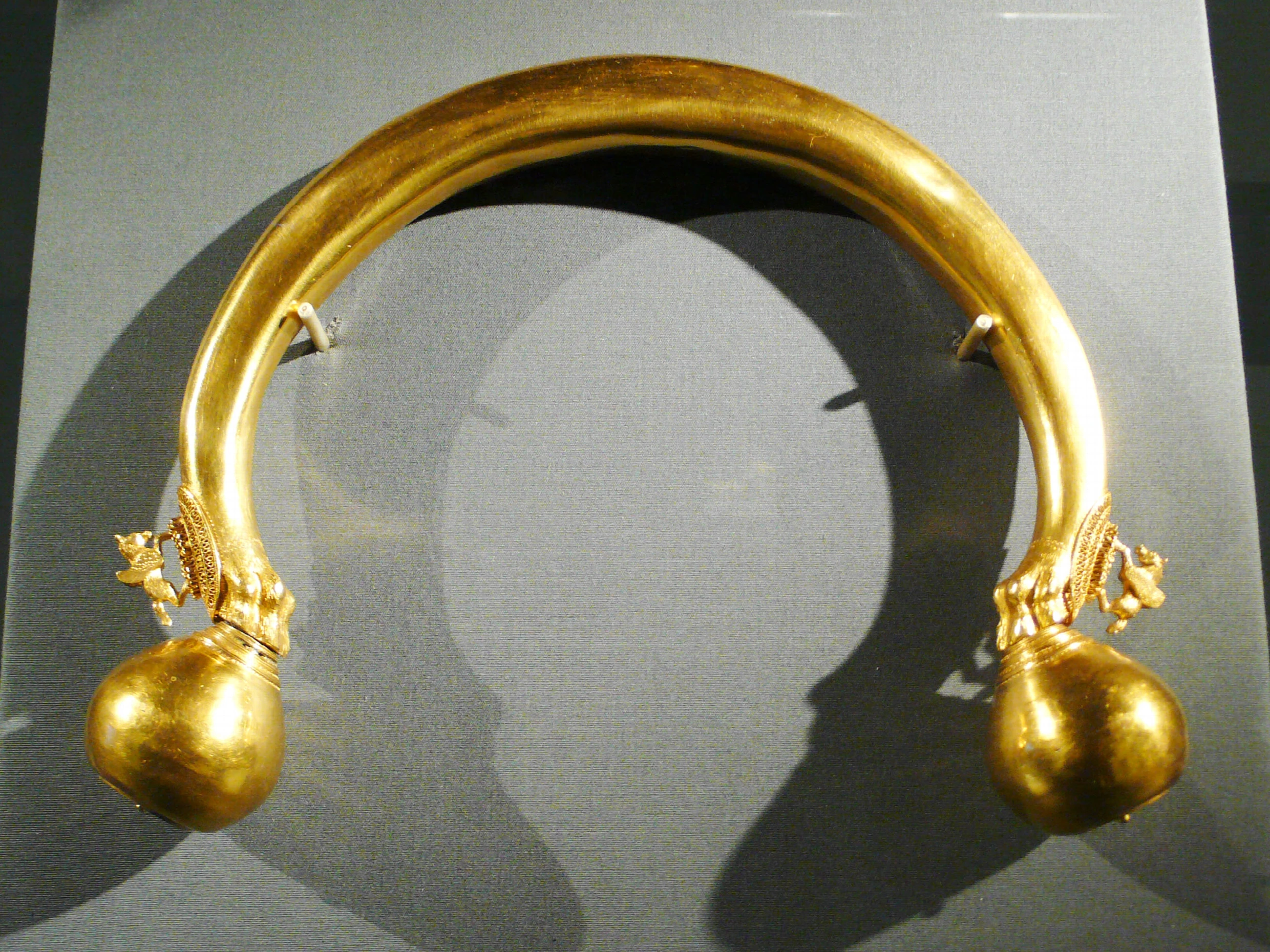 Alemães presos por pendurar falsificações no Louvre