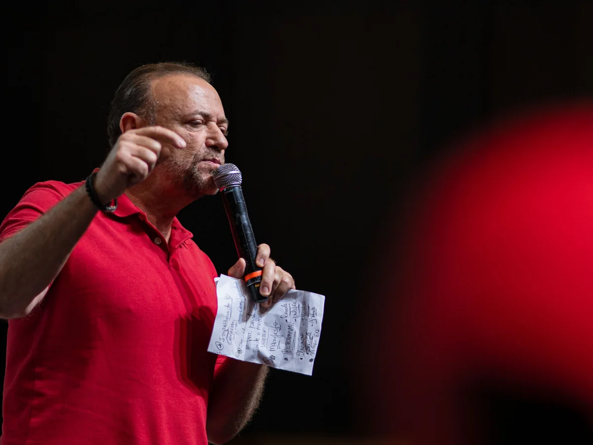 Presidente do PT admite desgaste na campanha de Lula por crise no STF