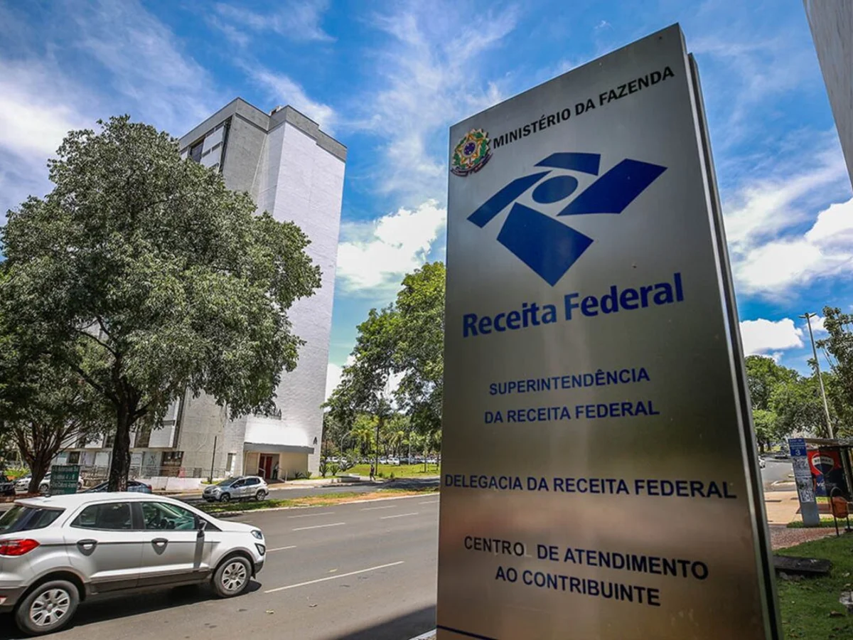 Arrecadação federal soma R$ 235,6 bilhões em agosto, recorde para o mês