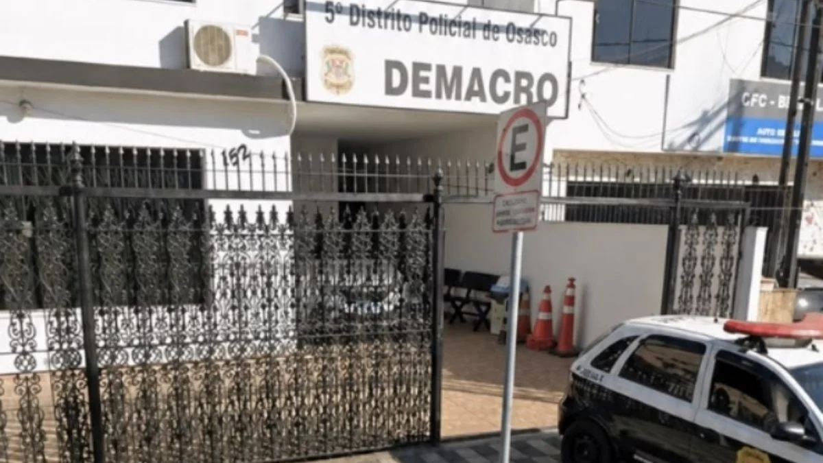Mulher causa acidente com 5 vítimas ao aprender a dirigir em carro lotado