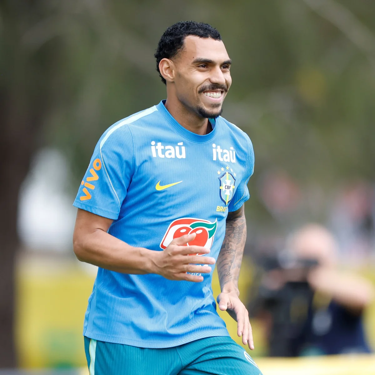 Matheuzinho diz que parceiros do Corinthians aliviaram tensão na Seleção