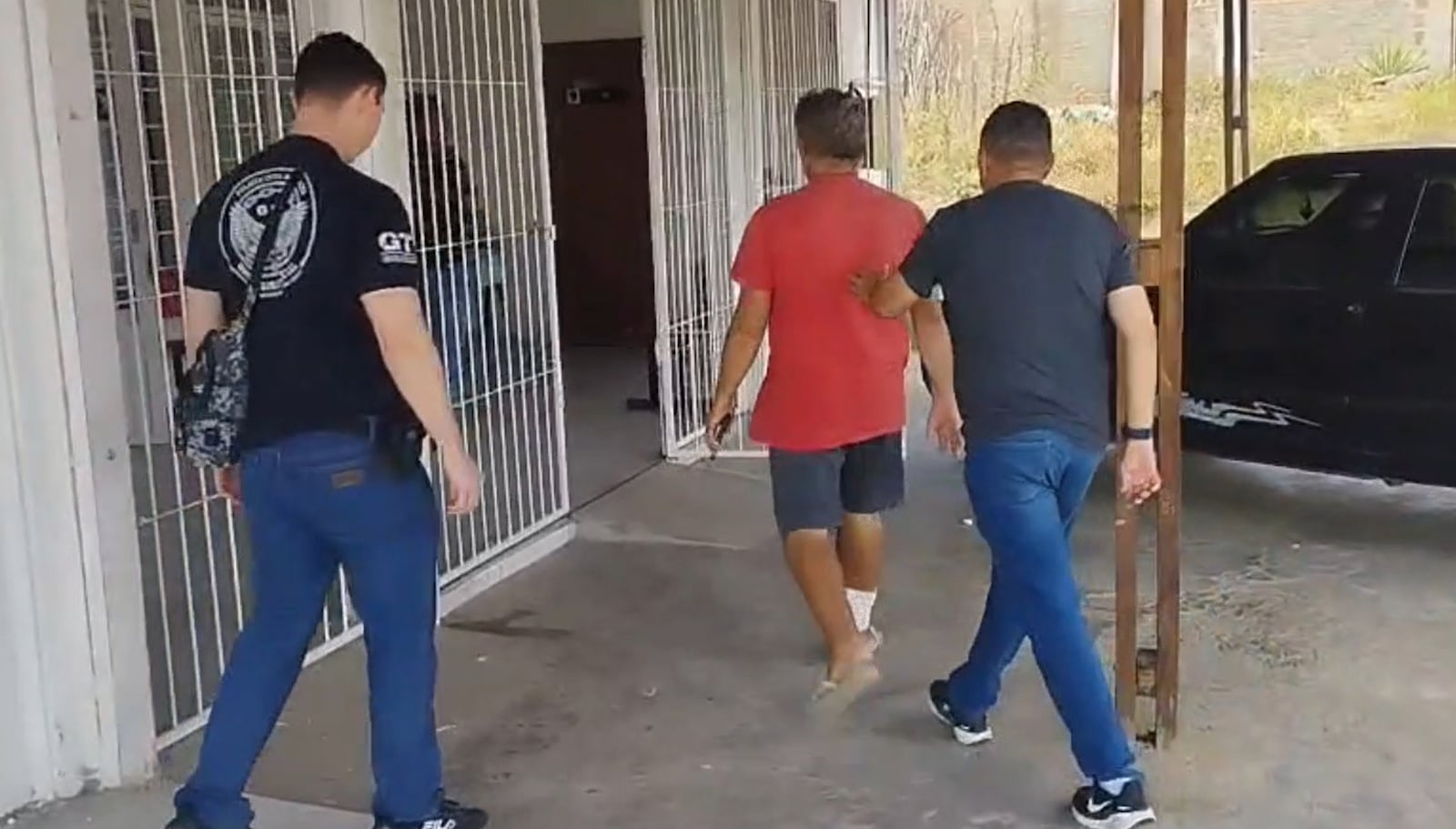 Imagem da matéria: Homem é preso por maus-tratos e cárcere privado contra as próprias filhas, na Paraíba