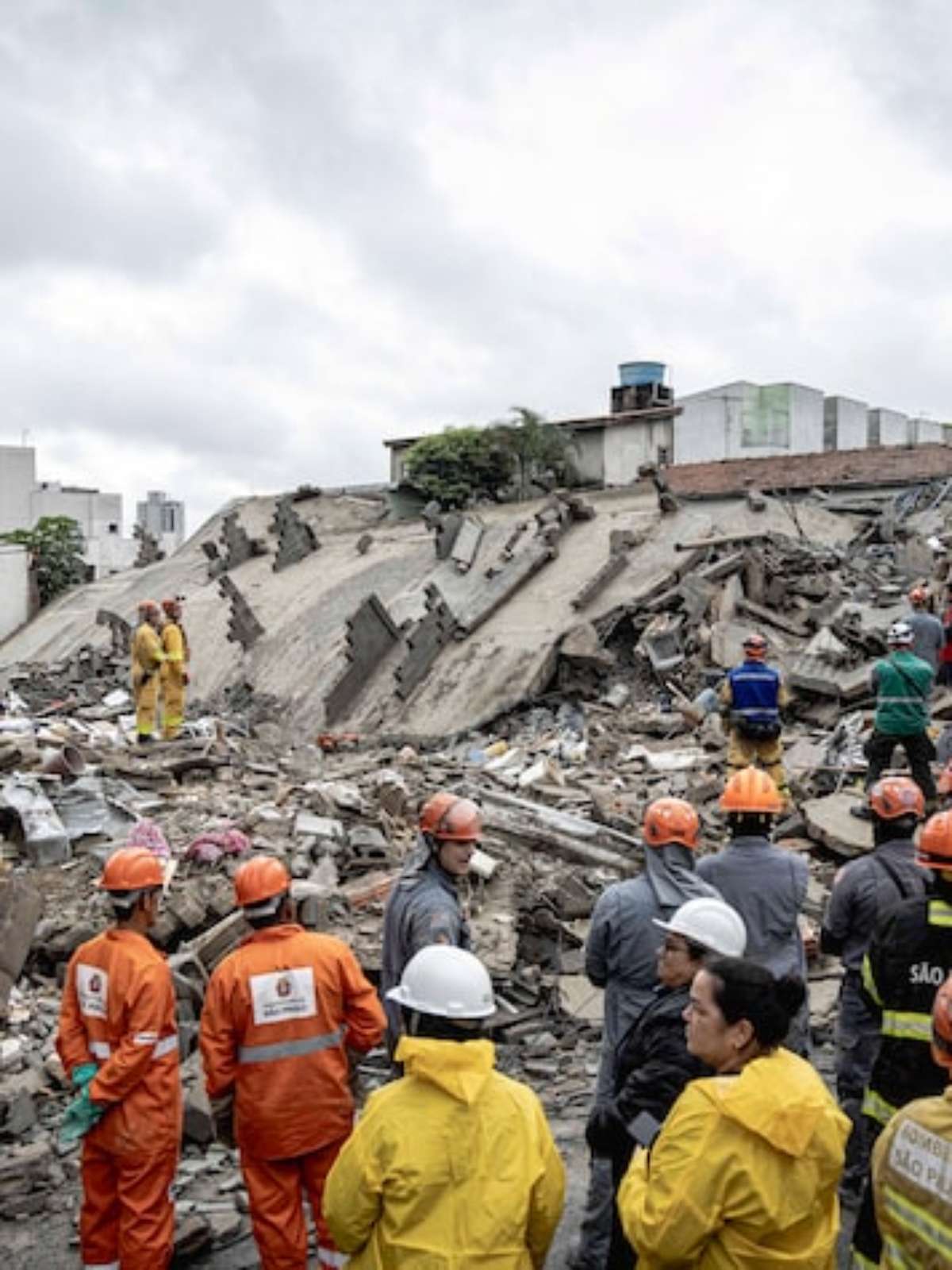 Fiscal da Prefeitura de SP diz que não chegou a entrar no prédio que desabou na Penha, na Zona Leste, durante vistoria