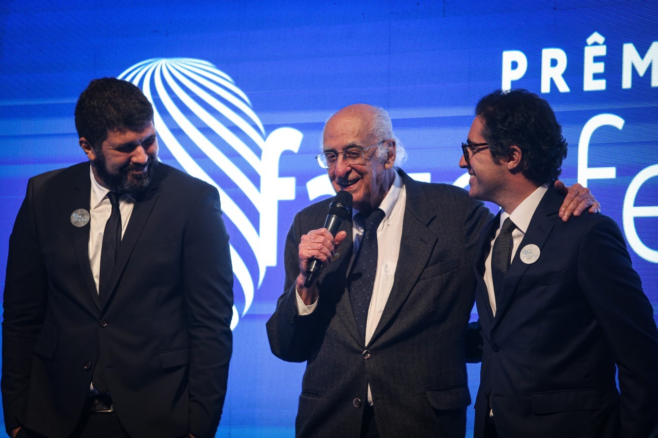 Prêmio Faz Diferença 2021 - Cerimônia do Prêmio Faz Diferença, na Casa Firjan. Zuenir Ventura, jornalista — Foto: Hermes de Paula / Agencia O globo