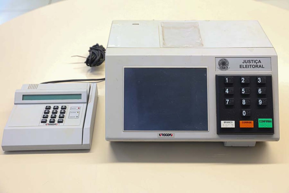 UE1996, primeiro modelo de urna eletrônica — Foto: Divulgação/TSE